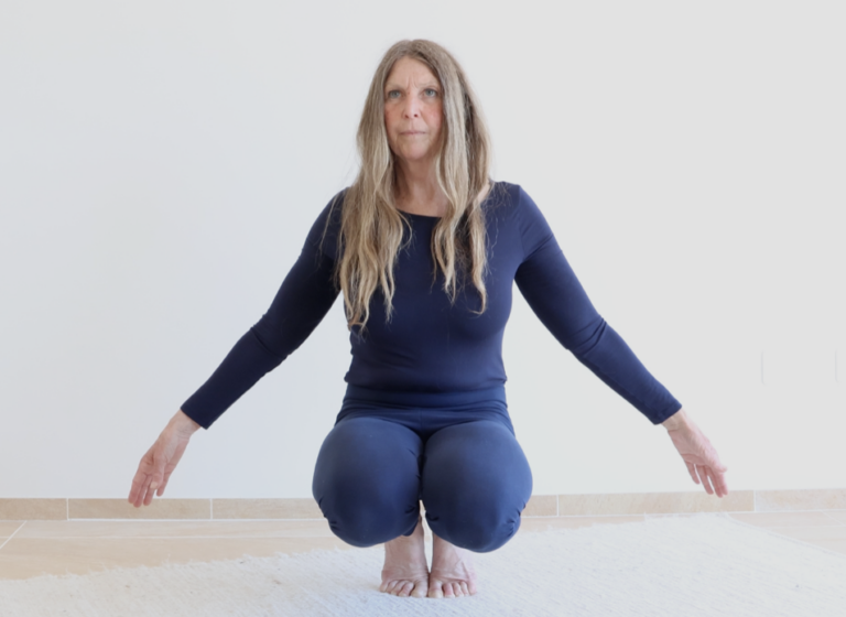 Forming the tip-toe pose – pādāṅguṣṭāsana