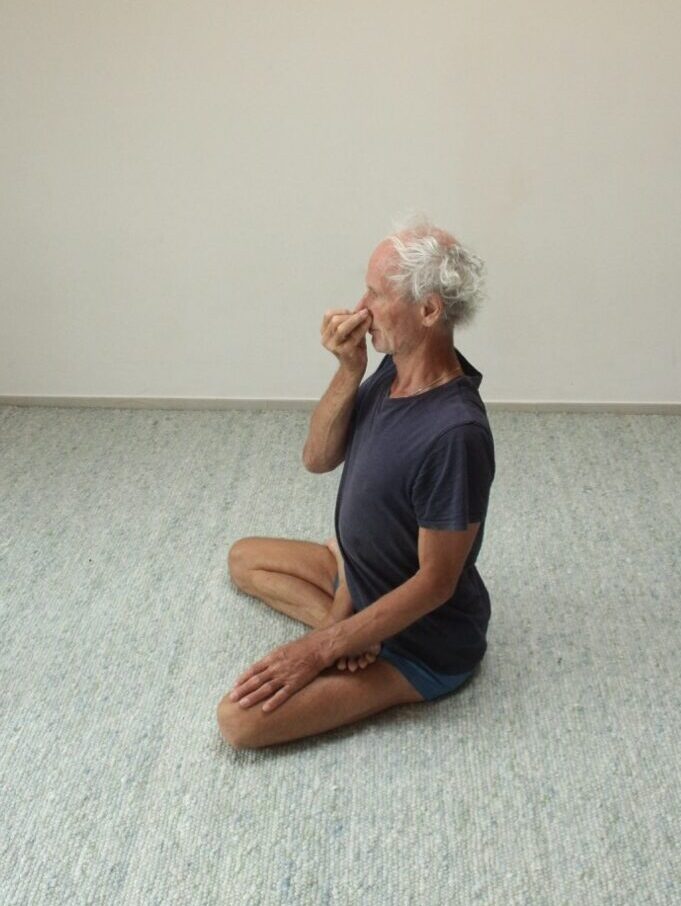 Pranayama Visnumudra Foto